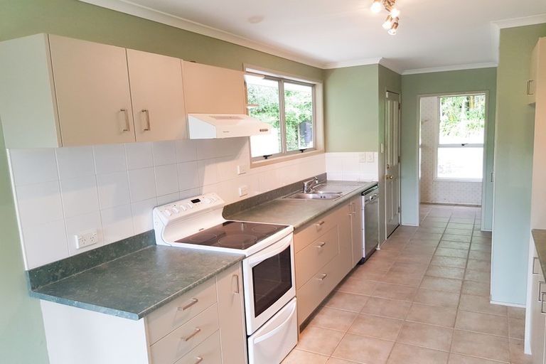 Photo of property in 19 Pohutukawa Avenue, Red Beach, 0932