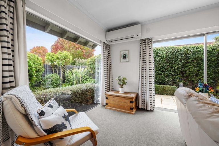Photo of property in 15a Saint Winifreds Place, Bryndwr, Christchurch, 8052
