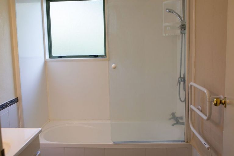 Photo of property in 9 Amokura Street, Waikanae, 5036