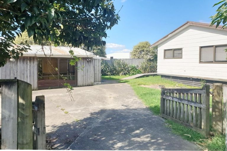 Photo of property in 25 Garelja Road, Henderson, Auckland, 0612