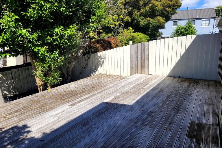 Photo of property in 3/20 Seaview Road, Castor Bay, Auckland, 0620