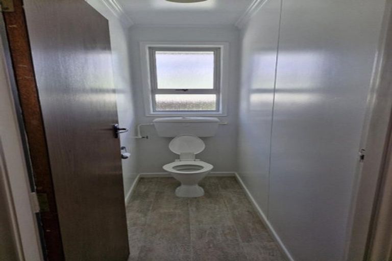 Photo of property in 20 Alberta Road, Glen Avon, New Plymouth, 4312