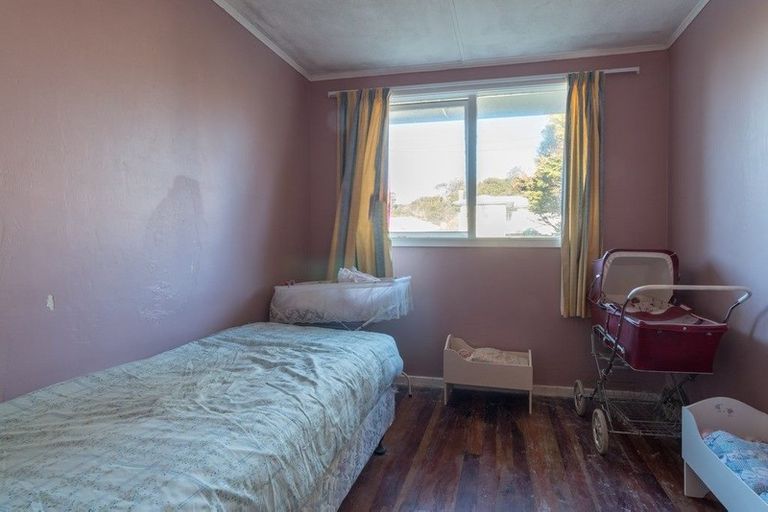 Photo of property in 18 Link Road, Newlands, Wellington, 6037