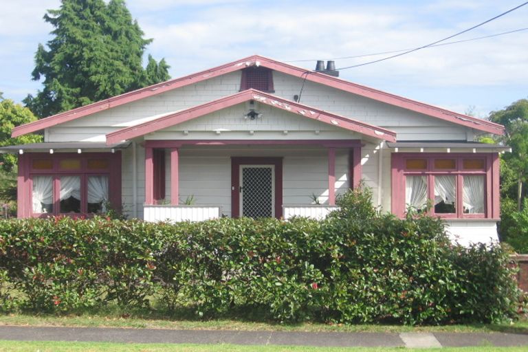 Photo of property in 110 Lynwood Road, New Lynn, Auckland, 0600