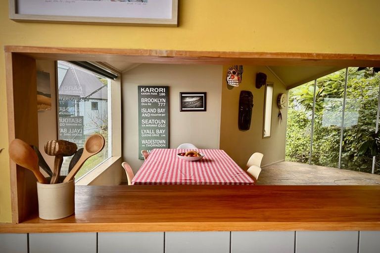 Photo of property in 8 Beere Haven Steps, Seatoun, Wellington, 6022