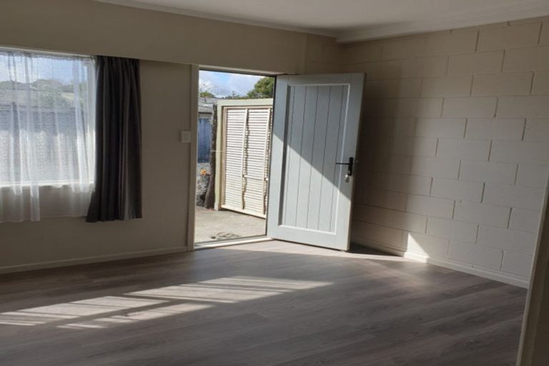 Photo of property in 9a Springs Road, Parakai, 0830