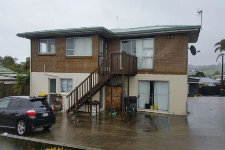 Photo of property in 940 East Coast Road, Northcross, Auckland, 0630