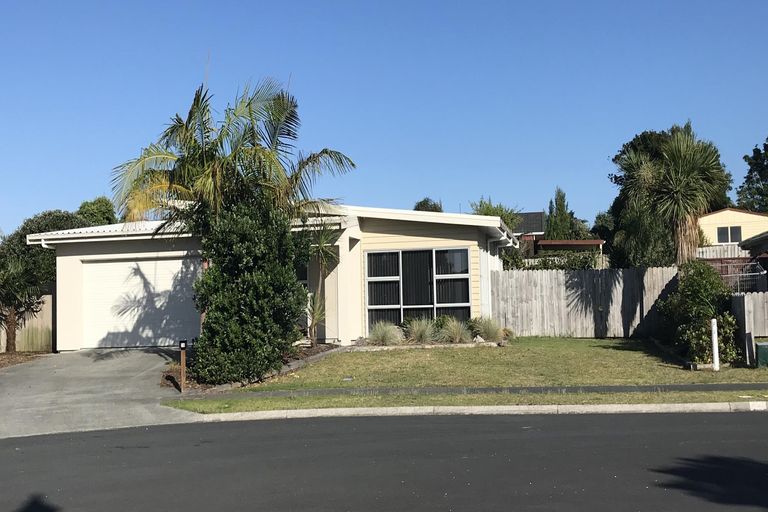 Photo of property in 18 Resolution Place, One Tree Point, 0118