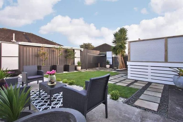 Photo of property in 34b Enderby Drive, Te Atatu Peninsula, Auckland, 0610