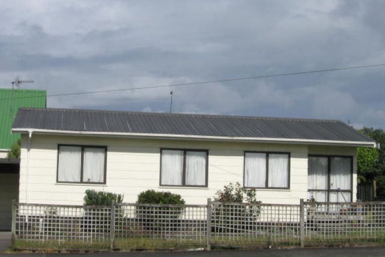 Photo of property in 6 Barrys Road, Glendene, Auckland, 0602