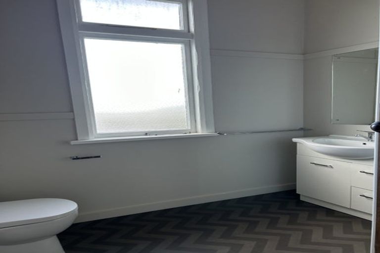 Photo of property in 4 Apuka Street, Brooklyn, Wellington, 6021