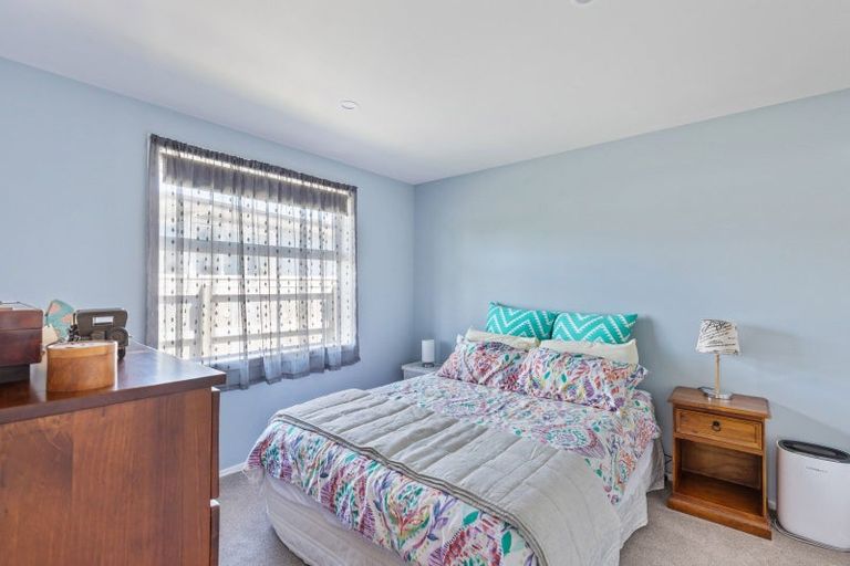 Photo of property in 6 Toutouwai Lane, Inglewood, 4330