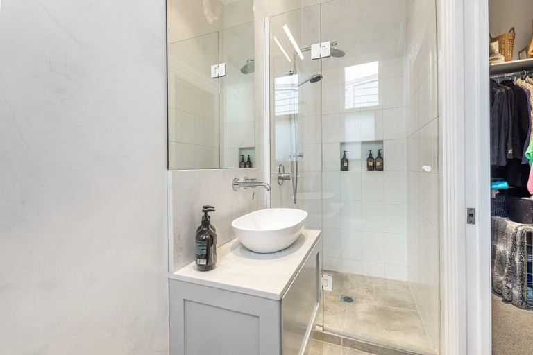 Photo of property in 9 Shoal Bay Road, Devonport, Auckland, 0624