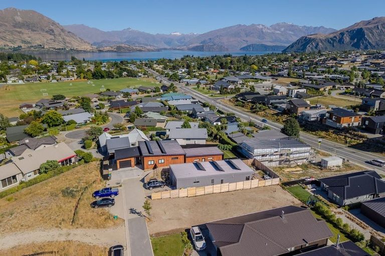 Photo of property in 8 Dow Close, Wanaka, 9305