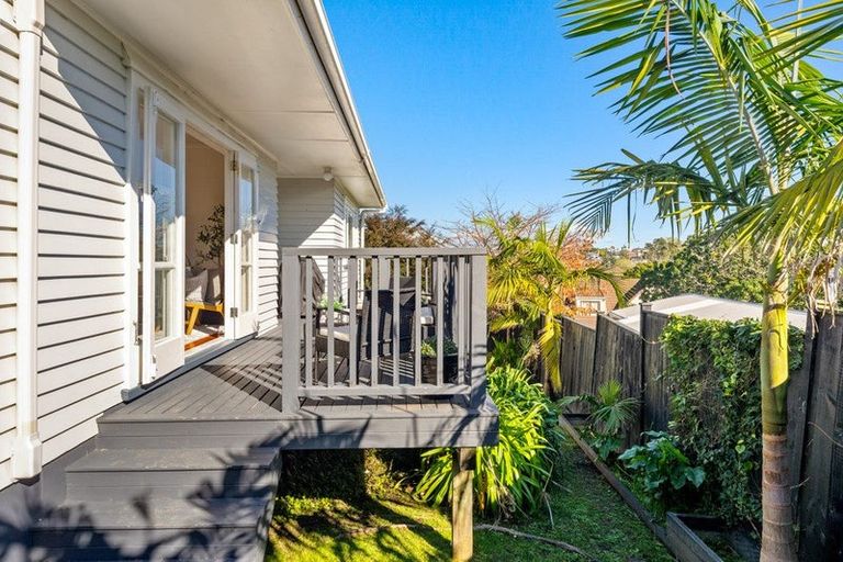 Photo of property in 1/15 Stanley Avenue, Milford, Auckland, 0620