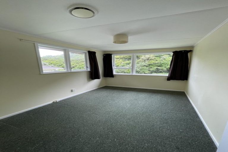 Photo of property in 6 Tobruk Street, Karori, Wellington, 6012