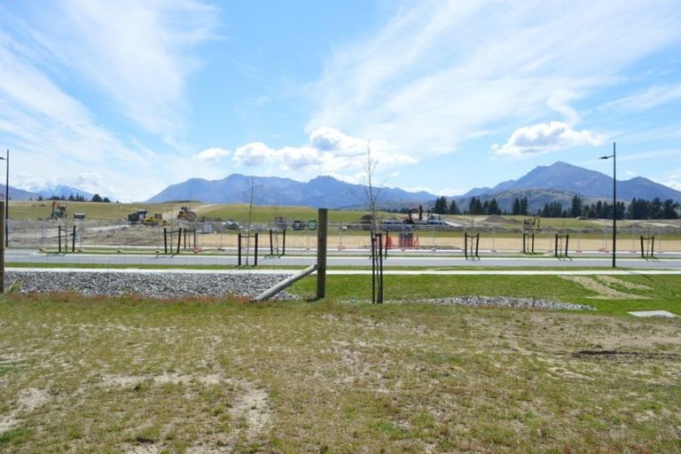 Photo of property in 6 Mount Prospect Lane, Wanaka, 9305