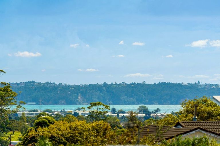 Photo of property in 22 Tokai Place, Glen Eden, Auckland, 0602