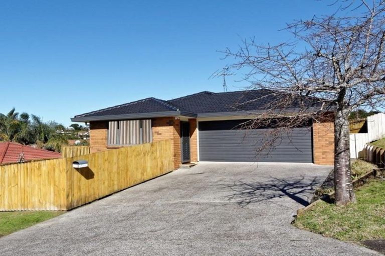 Photo of property in 2 Plumstead Rise, Glen Eden, Auckland, 0602