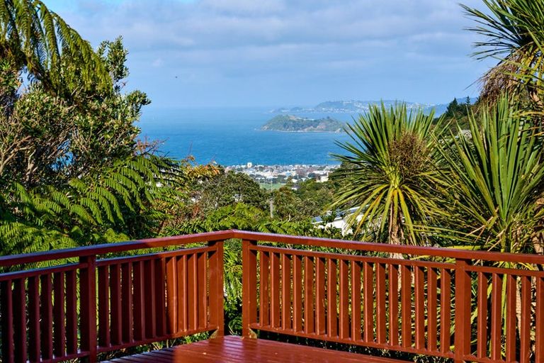 Photo of property in 18 Eastview Grove, Normandale, Lower Hutt, 5010