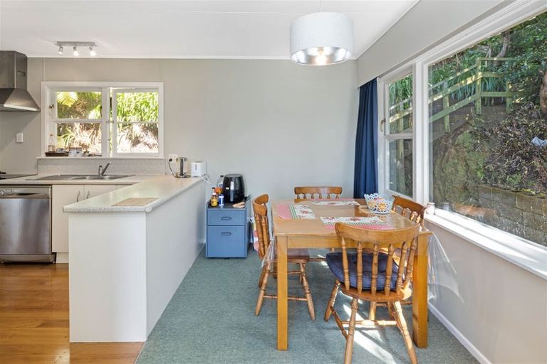 Photo of property in 35 Kahikatea Grove, Paparangi, Wellington, 6037