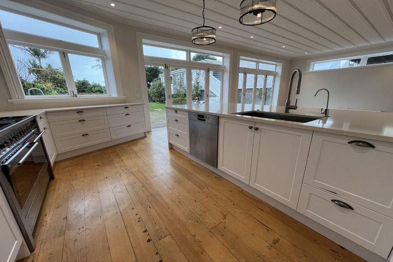 Photo of property in 82 Calliope Road, Stanley Point, Auckland, 0624