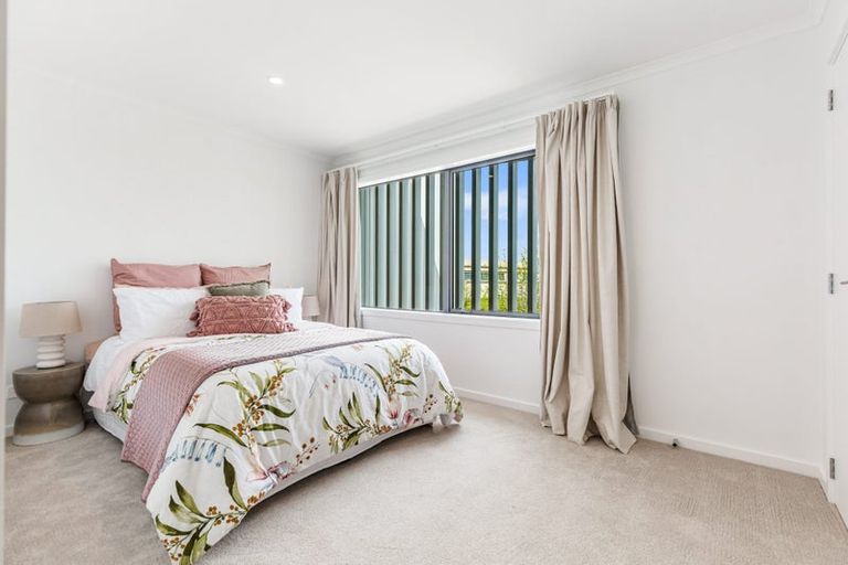 Photo of property in 13 Hudson Bay Road, Hobsonville, Auckland, 0616