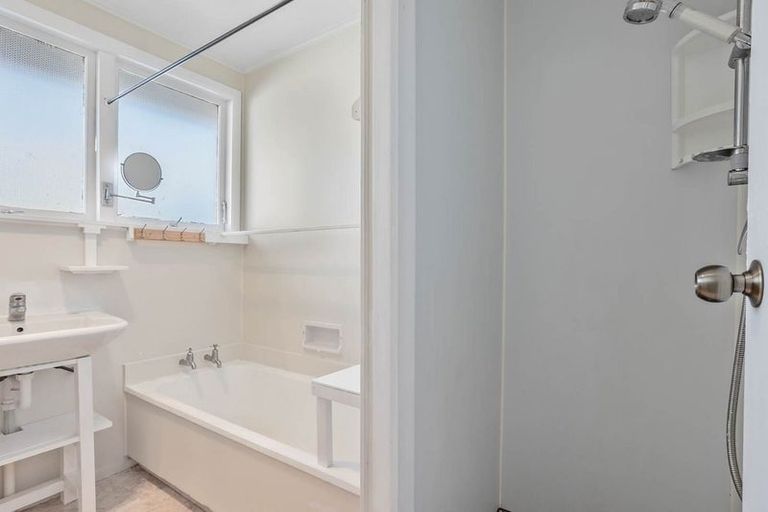 Photo of property in 2/84 Portage Road, New Lynn, Auckland, 0600