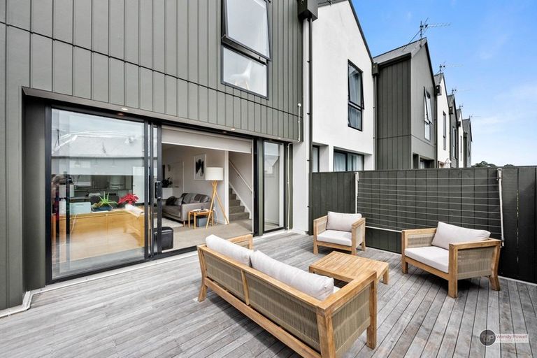 Photo of property in 15/6u Oswald Crescent, Paparangi, Wellington, 6037