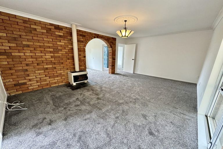 Photo of property in 6 Porter Avenue, Te Atatu South, Auckland, 0610