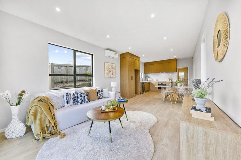 Photo of property in 63 Mcindoe Road, Kumeu, 0810