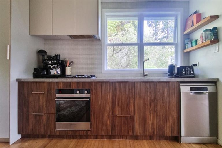 Photo of property in 153 Laingholm Drive, Laingholm, Auckland, 0604