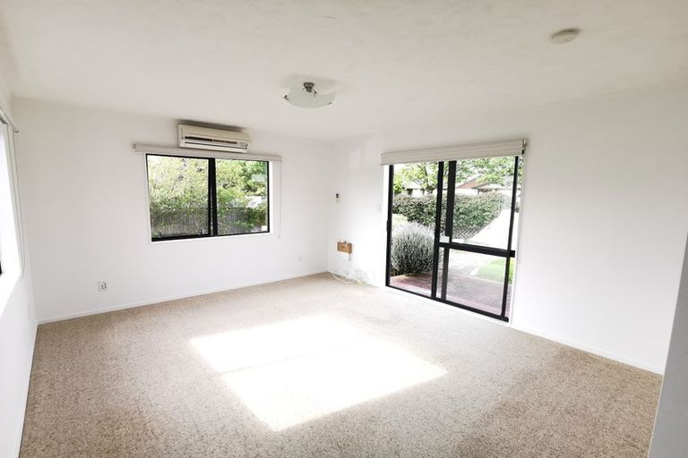 Photo of property in 87 Hillcrest Drive, Kelvin Grove, Palmerston North, 4414