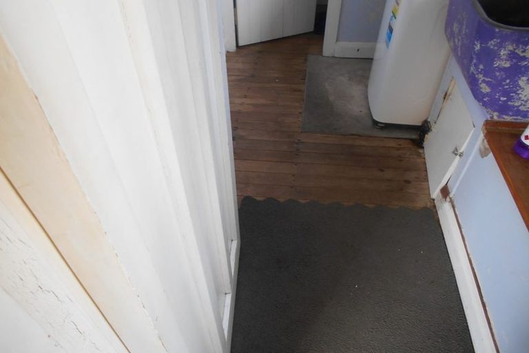 Photo of property in 18 Alberta Road, Glen Avon, New Plymouth, 4312