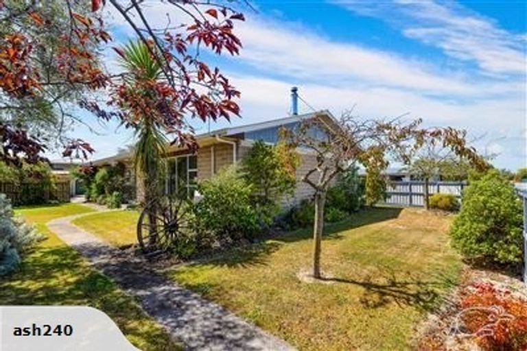 Photo of property in 1 Fraser Place, Rangiora, 7400