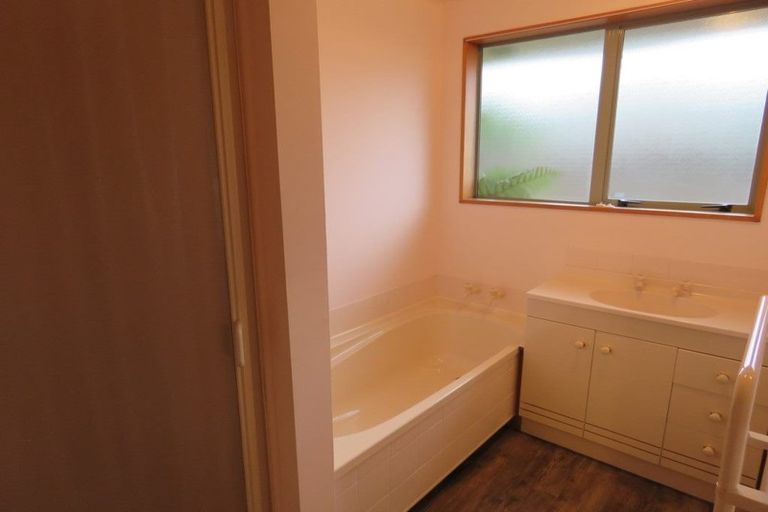 Photo of property in 10 Mull Place, Broomfield, Christchurch, 8042