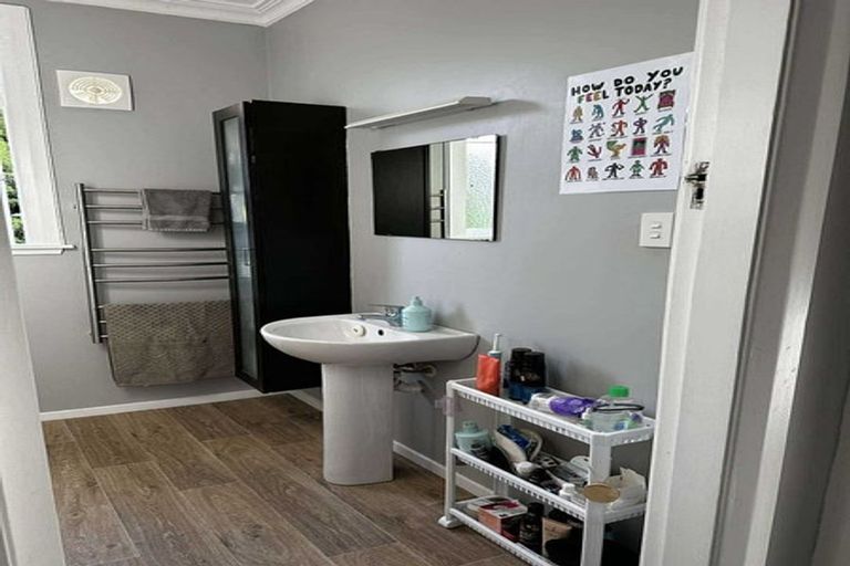 Photo of property in 10 Helen Street, Brooklyn, Wellington, 6021