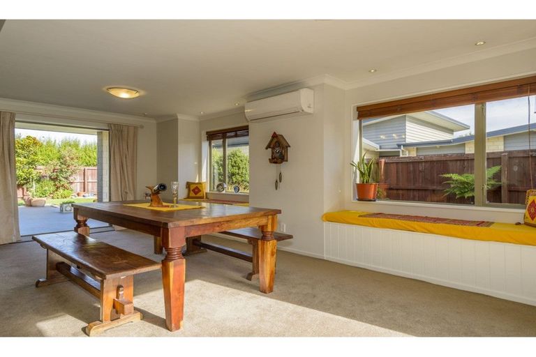 Photo of property in 33 Bottle Lake Drive, Parklands, Christchurch, 8083
