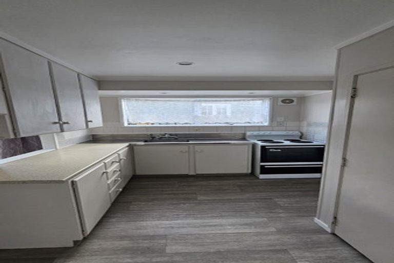 Photo of property in 111 Kemp Road, Massey, Auckland, 0614