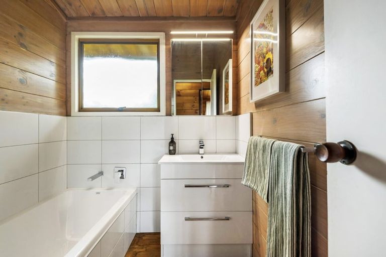 Photo of property in 105 Kia Ora Road, Beach Haven, Auckland, 0626