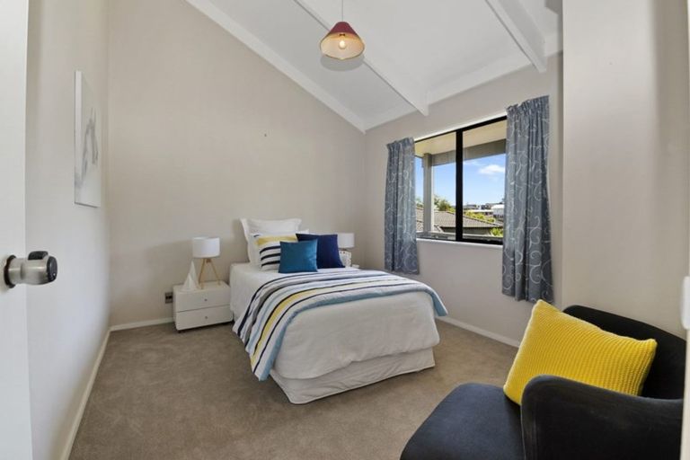 Photo of property in 9 Duncan Avenue, Te Atatu South, Auckland, 0610