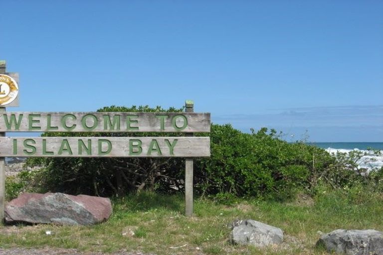 Photo of property in 388 The Esplanade, Island Bay, Wellington, 6023