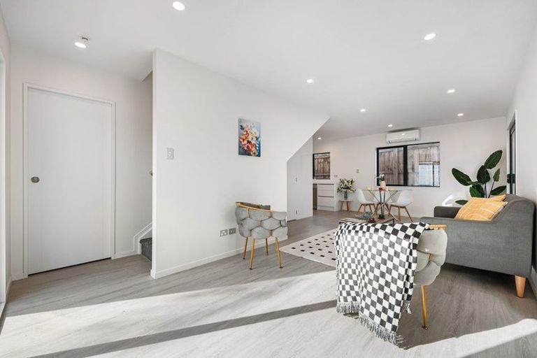 Photo of property in 15b Renata Crescent, Te Atatu Peninsula, Auckland, 0610
