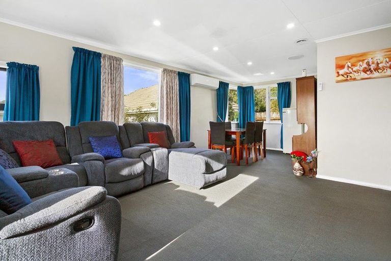 Photo of property in 82 Bell Street, Tawa, Wellington, 5028