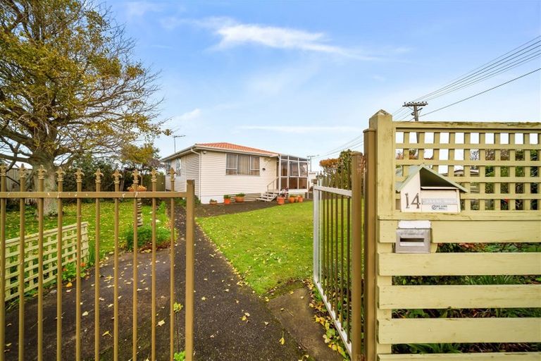 Photo of property in 14 Iredale Road, Hawera, 4610