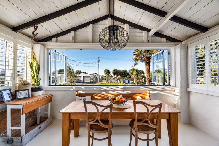 Photo of property in 10 Grange Road North, Haumoana, 4102