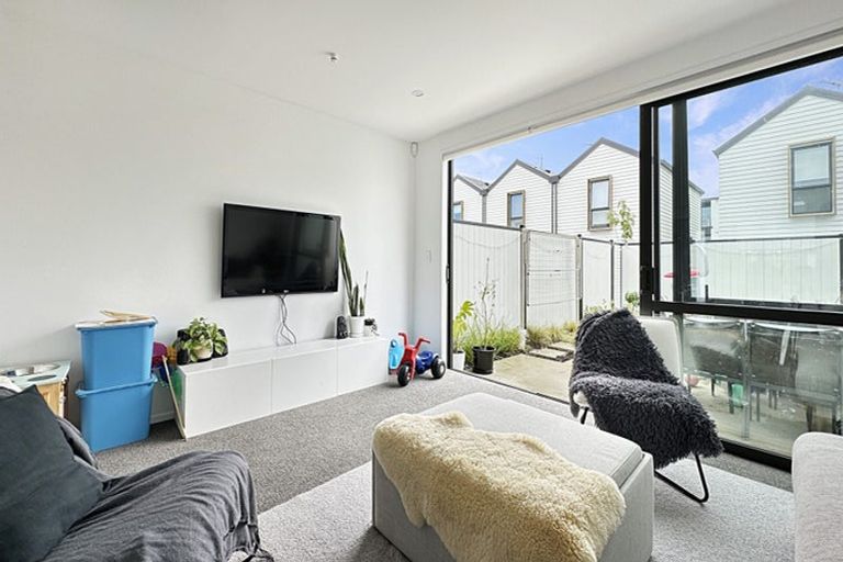 Photo of property in 30 Cessna Crescent, Mangere, Auckland, 2022