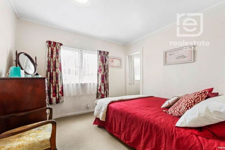 Photo of property in 49 Roberts Road, Te Atatu South, Auckland, 0610
