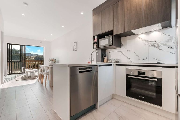 Photo of property in 4 St Claire Road, Silverdale, 0932