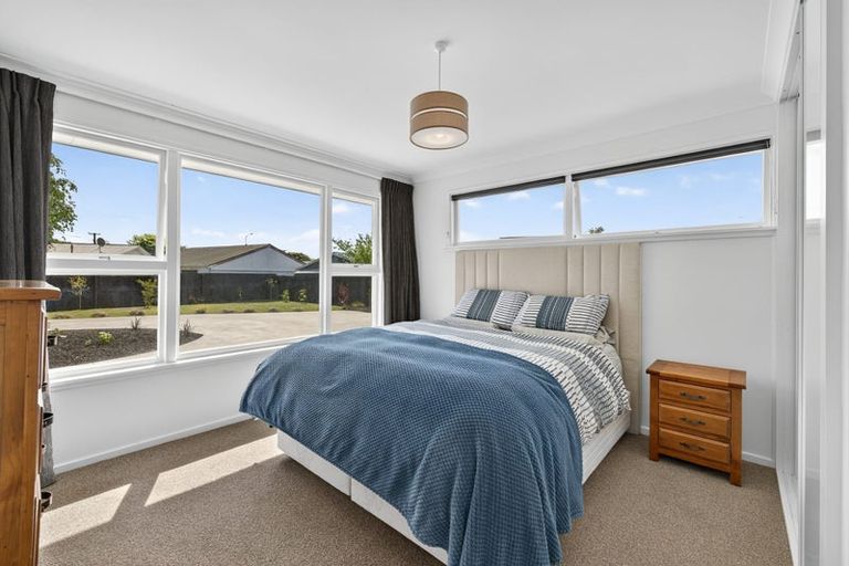Photo of property in 100 Avondale Road, Avondale, Christchurch, 8061